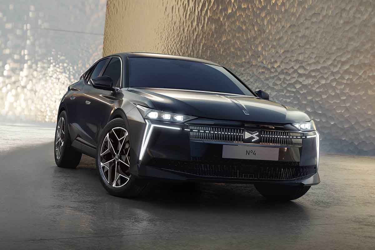 日本上陸したDS「N°4 ETOILE HYBRID」