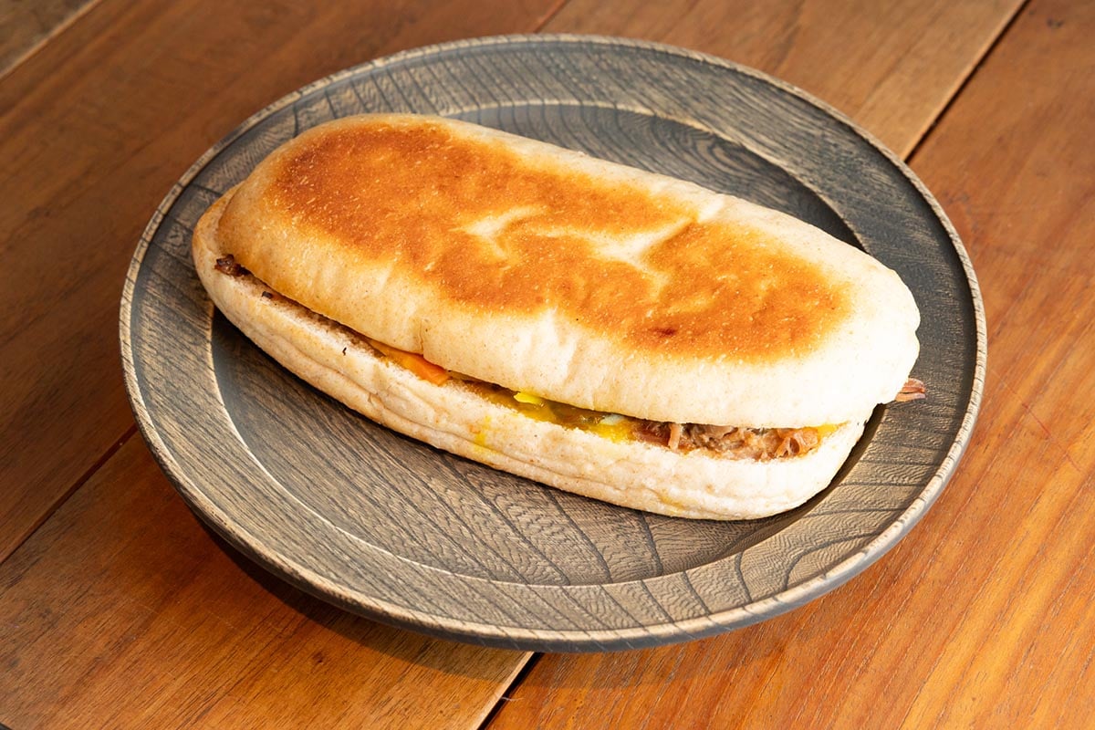 キューバンサンド750円。パニーニの厚みが程よく食べやすい&持ちやすい