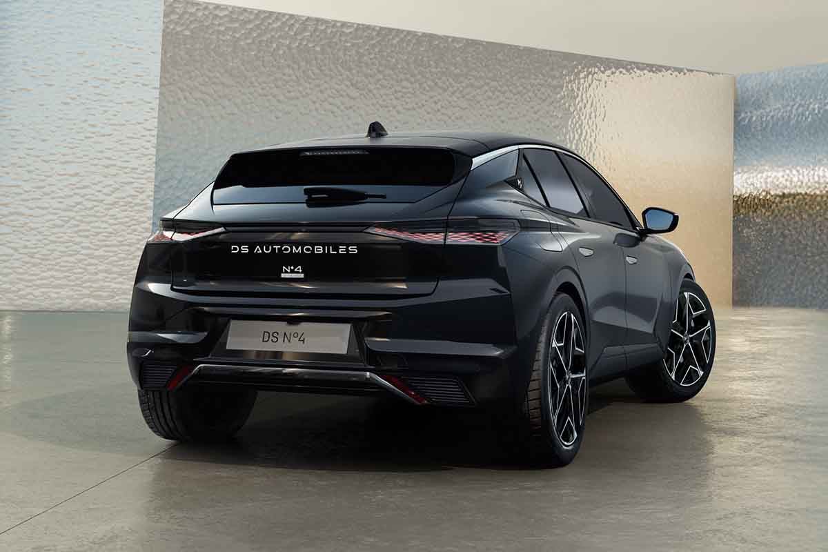日本上陸したDS「N°4 ETOILE HYBRID」