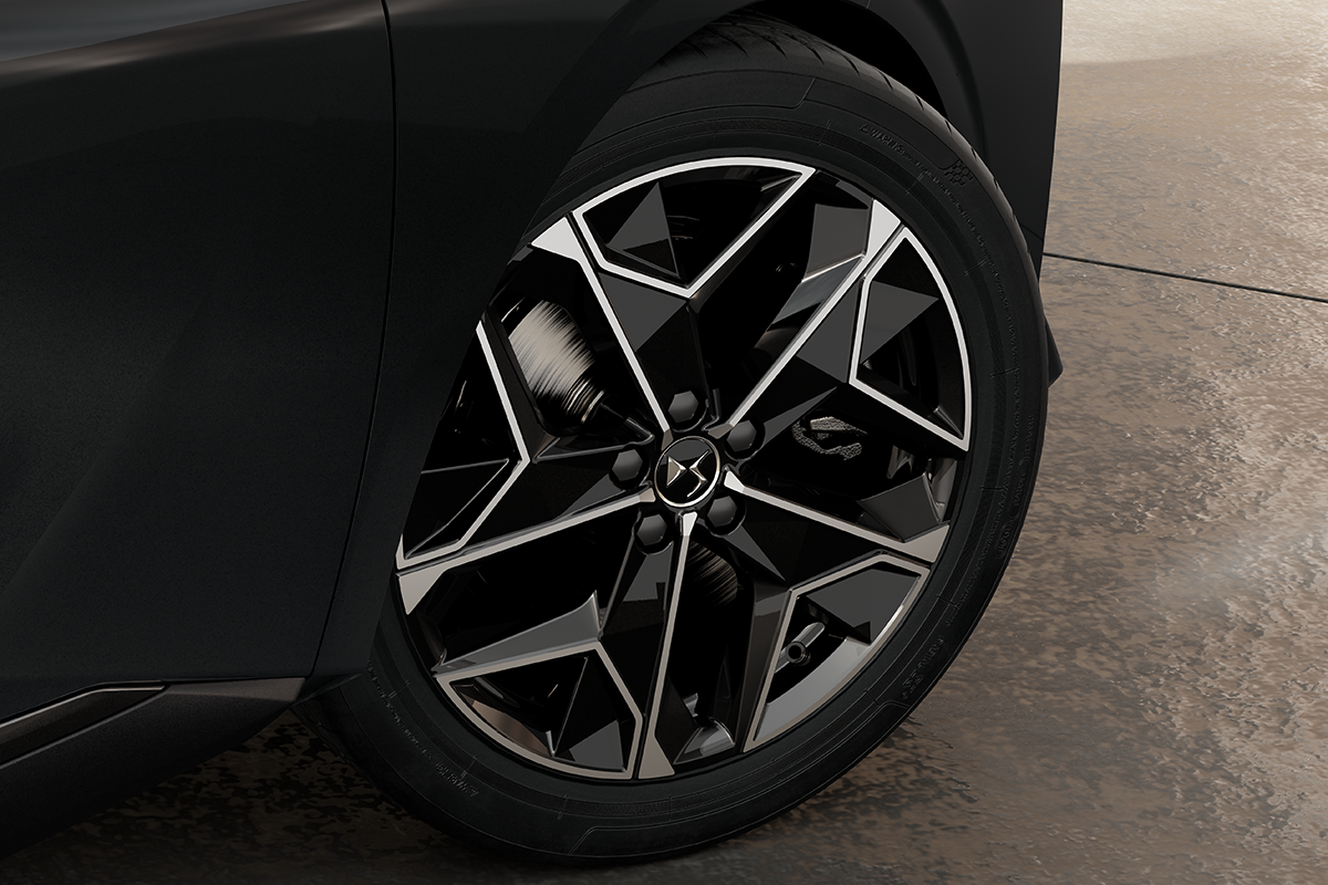 日本上陸したDS「N°4 ETOILE HYBRID」