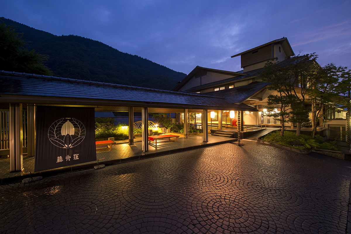 長野県「緑霞山宿 藤井荘」