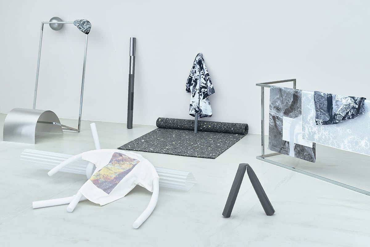 上西祐理氏の個展「Now Printing」で展示された作品の中から選定された限定コレクション