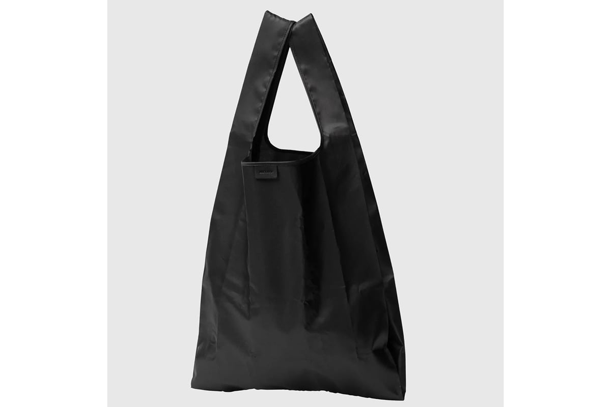 500ミリのペットボトル＋αが入るエコバッグ付き