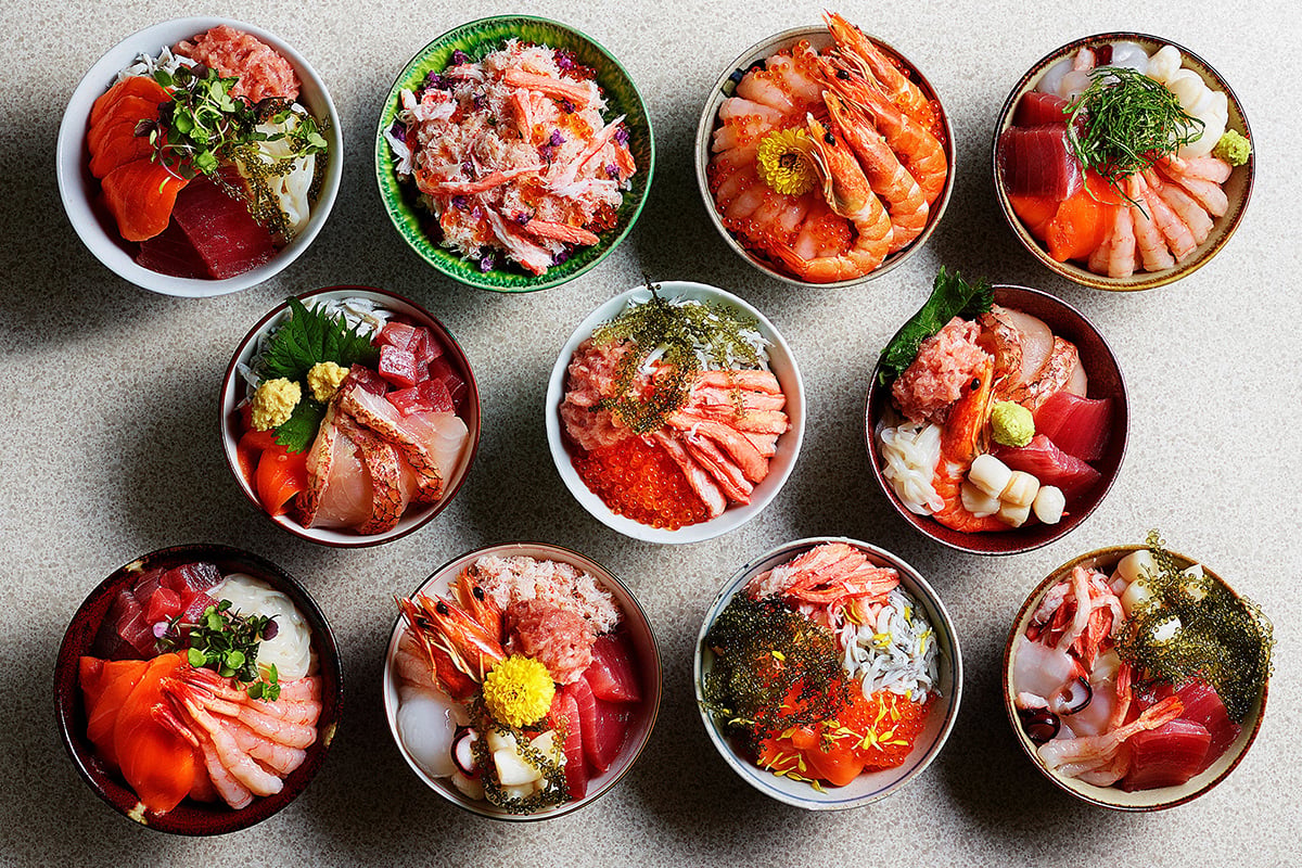 朝食ビュッフェにて楽しめる海鮮丼