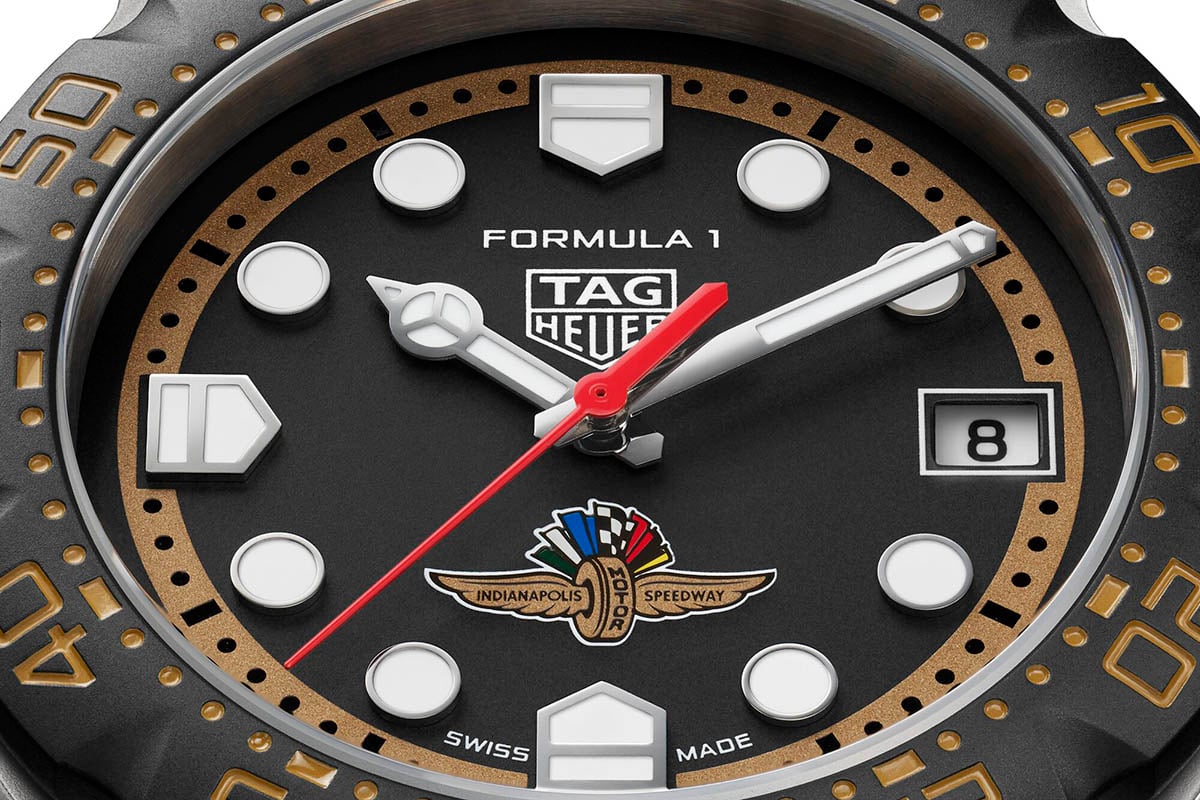 6時位置には1909年から使われているインディ500のロゴを配置し、インデックスのシグネチャーシールドと共演。