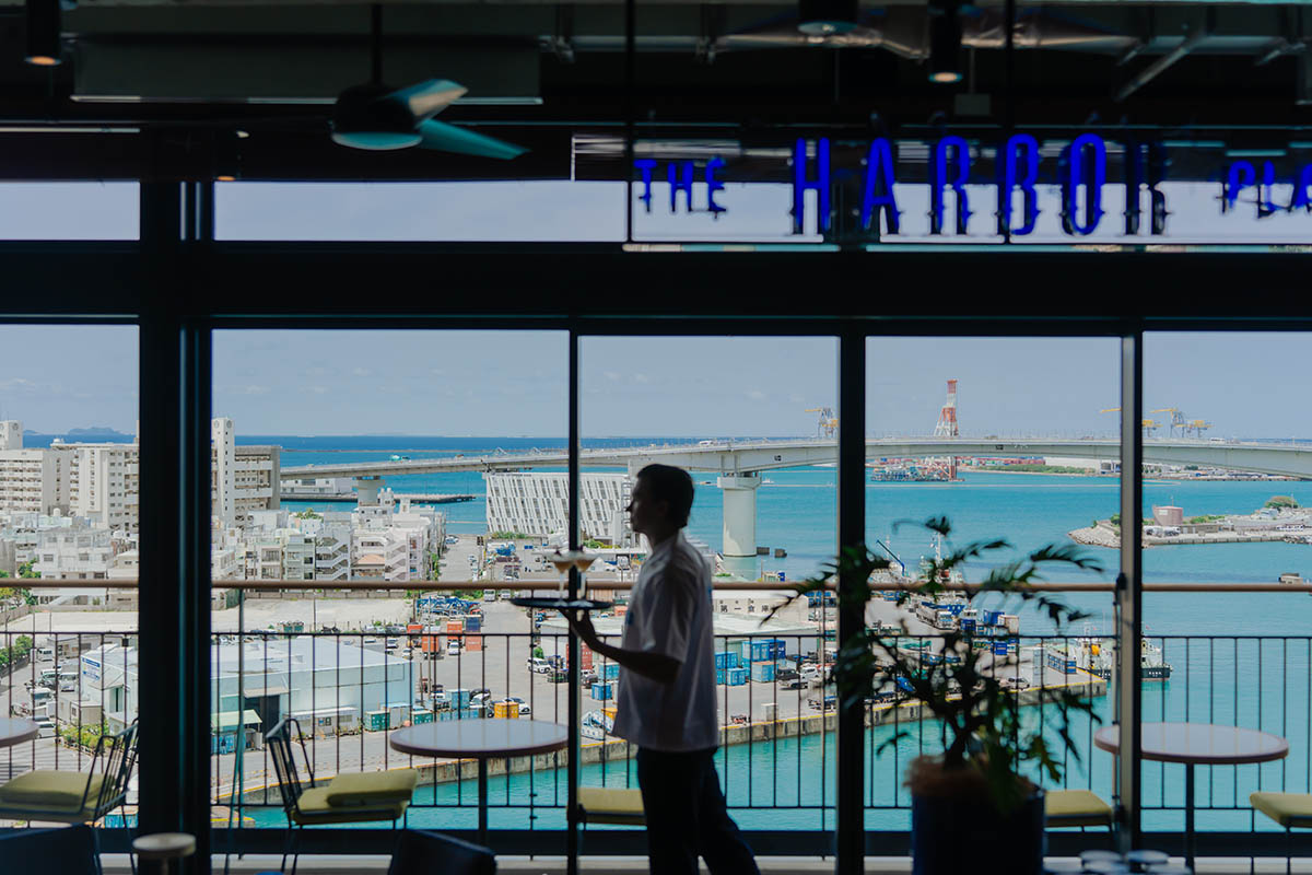 港を望むハーバービューレストラン「THE HARBOR PLACE」
