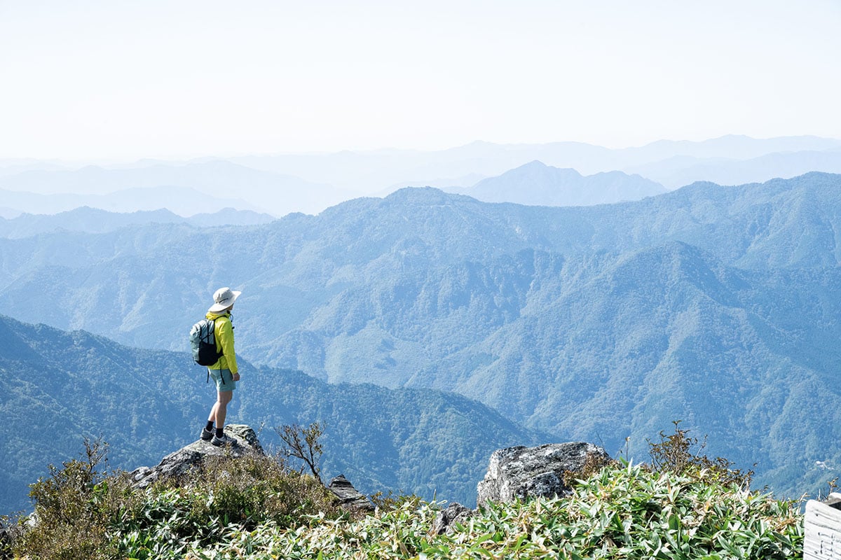 コロンビア独自の冷却機能と軽量性で、夏の山を楽しむ「Trail Rush Collection」
