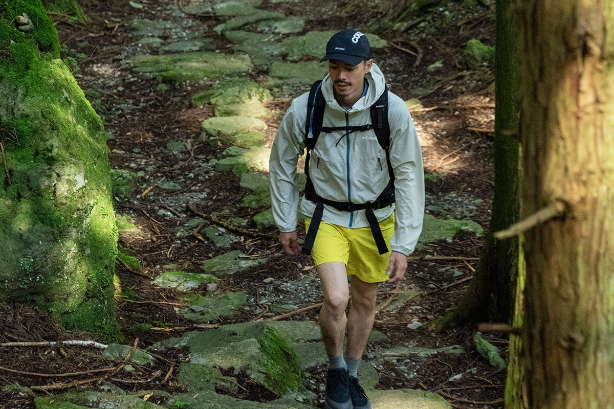 コロンビア独自の冷却機能と軽量性で、夏の山を楽しむ「Trail Rush Collection」