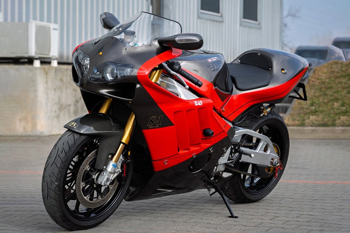 スズキ「GSX-R1000」をベースに、世界最高のストリートスポーツを目指して生み出されたヨシムラ「トルネードS1」（C）Car＆Classic