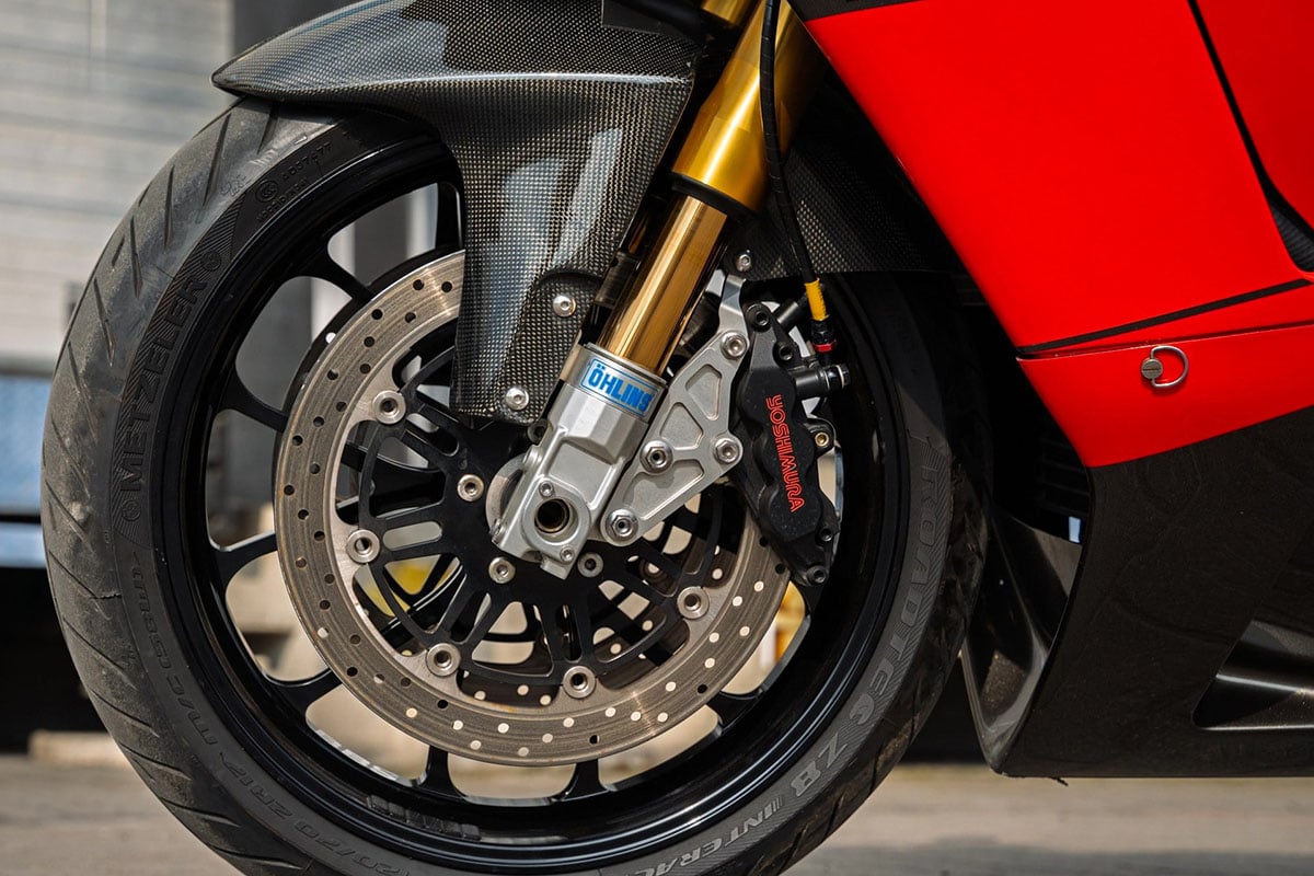 スズキ「GSX-R1000」をベースに、世界最高のストリートスポーツを目指して生み出されたヨシムラ「トルネードS1」（C）Car＆Classic