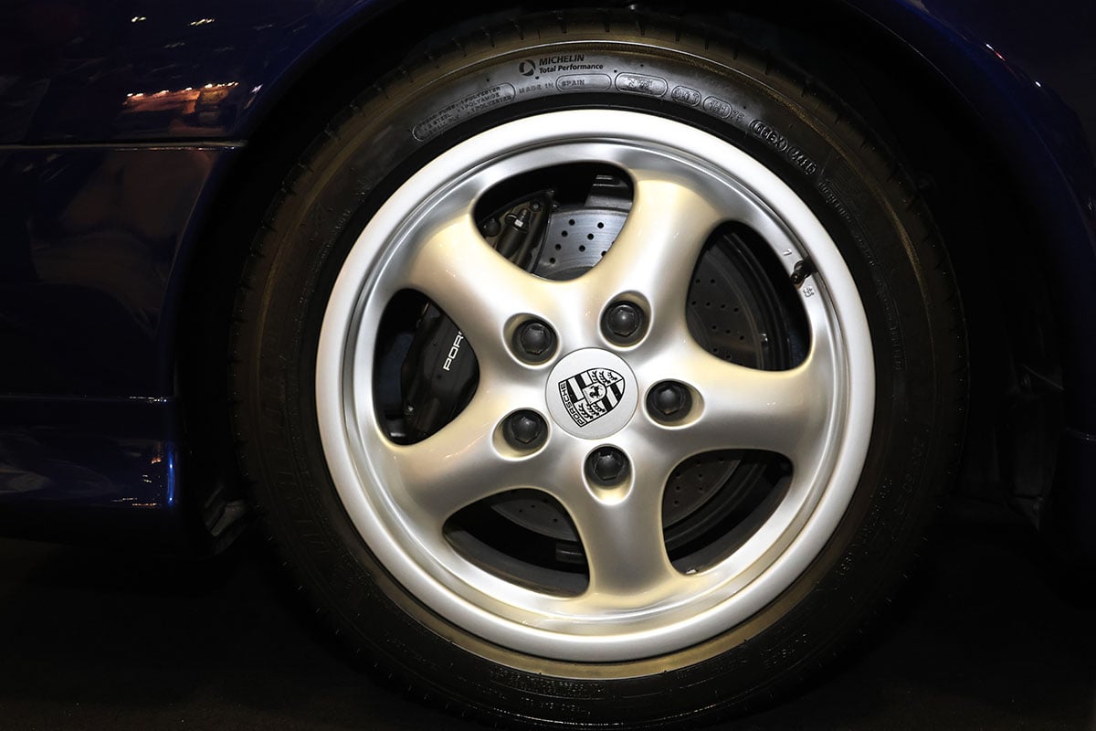 ポルテックが展示した1995年式の“993”型ポルシェ「911カレラ」