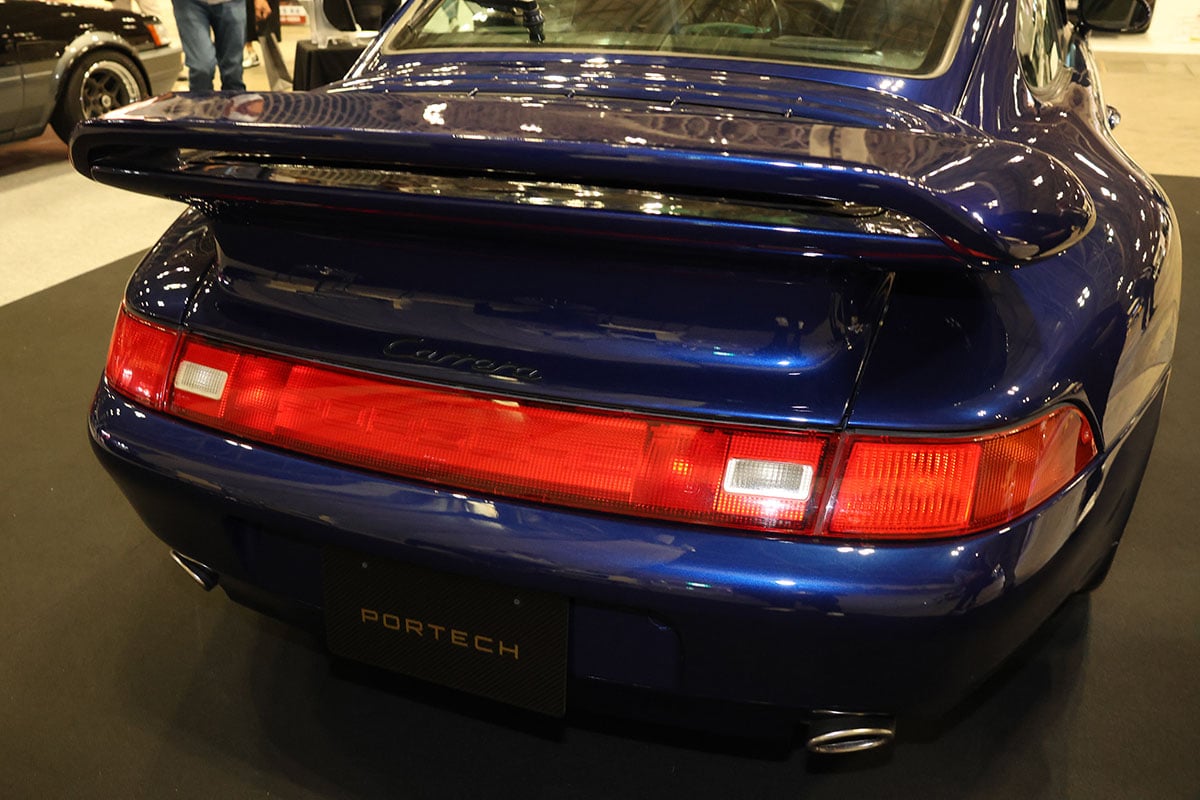 ポルテックが展示した1995年式の“993”型ポルシェ「911カレラ」