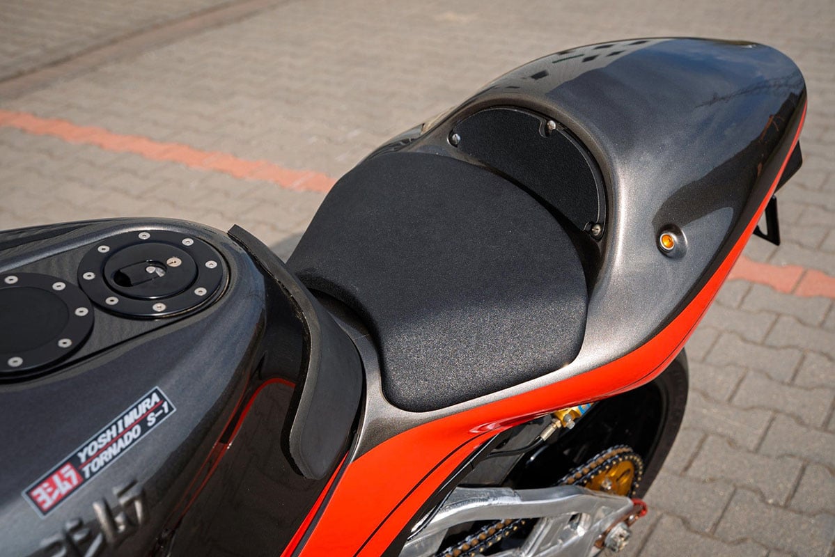 スズキ「GSX-R1000」をベースに、世界最高のストリートスポーツを目指して生み出されたヨシムラ「トルネードS1」（C）Car＆Classic