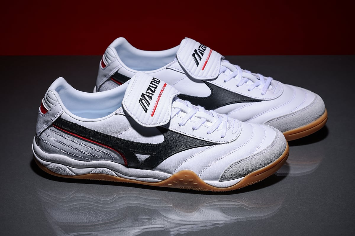 MORELIA LS（ホワイト×ブラック×レッド）：2万900円