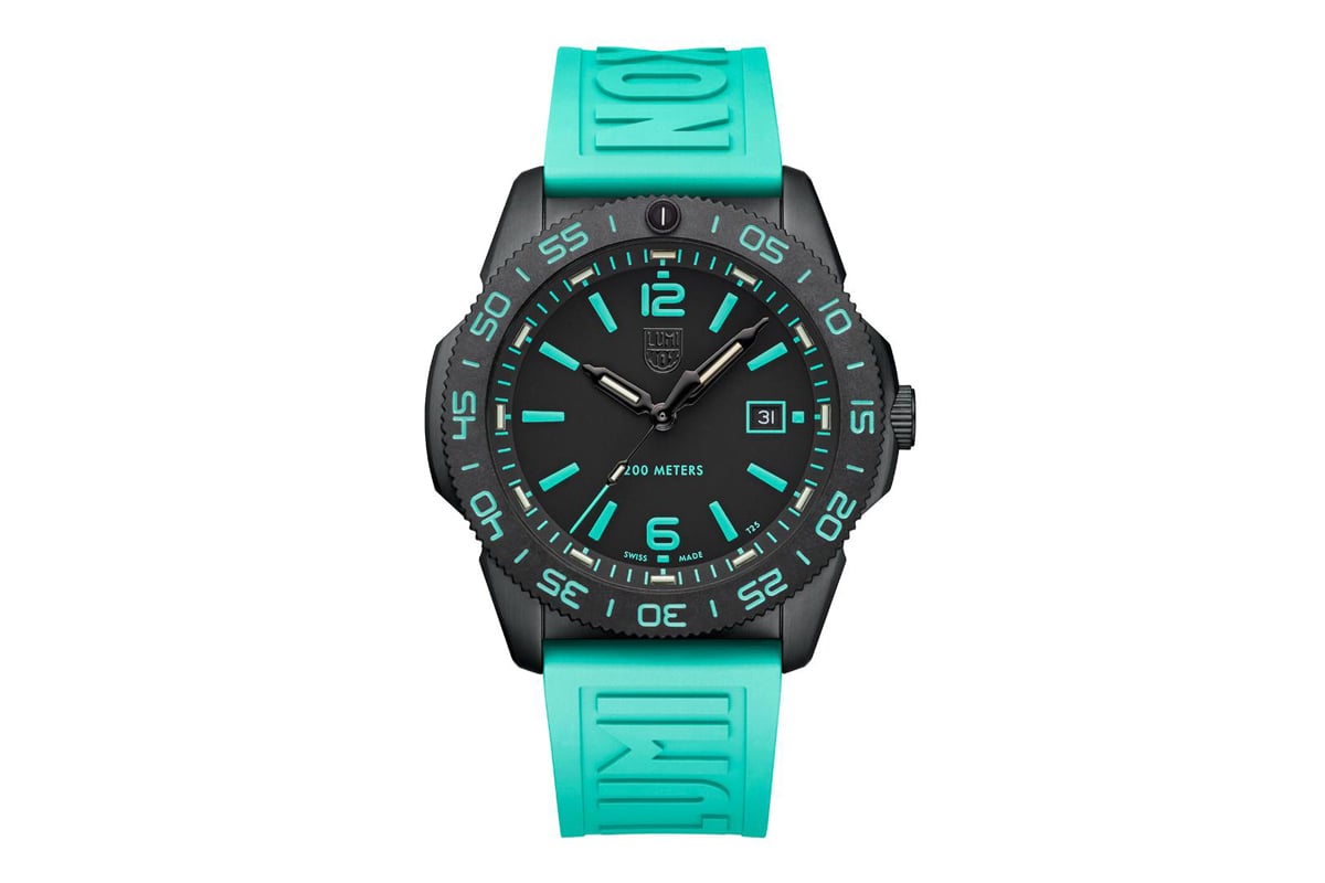 “Transformative Teal”カラーのラバーストラップと、ブラック・カット・トゥ・フィット・ストラップを2本が付属されている