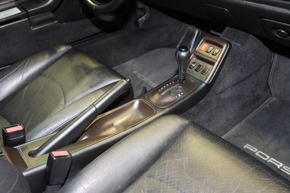 ポルテックが展示した1995年式の“993”型ポルシェ「911カレラ」
