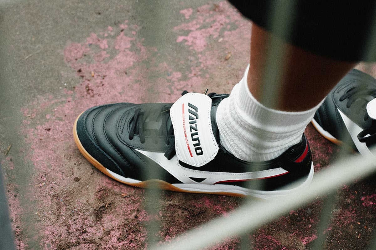 MORELIA LS（ブラック×ホワイト×レッド）：2万900円