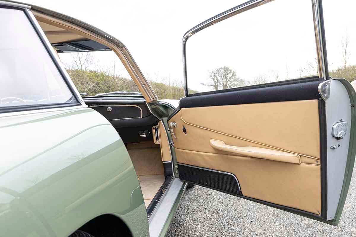 オークションに出品予定の1962年式アストンマーティン「DB4 シリーズIV」Simon Clay(c)2026 Courtesy of RM Sotheby's