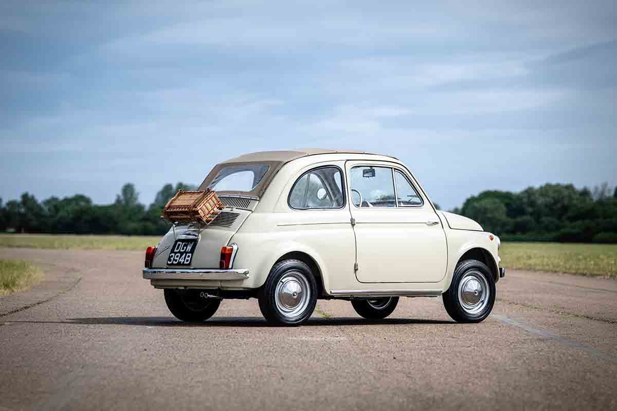 オークションに出品予定の1964年式「フィアット500D トラスフォルマービレ」Gerard Brown(c)2026 Courtesy of RM Sotheby's