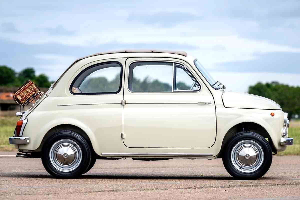 オークションに出品予定の1964年式「フィアット500D トラスフォルマービレ」Gerard Brown(c)2026 Courtesy of RM Sotheby's