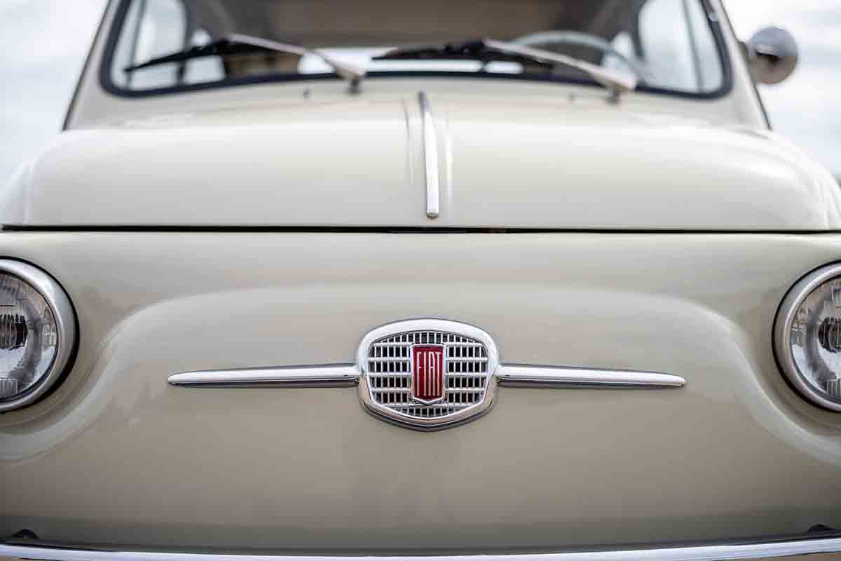 オークションに出品予定の1964年式「フィアット500D トラスフォルマービレ」Gerard Brown(c)2026 Courtesy of RM Sotheby's