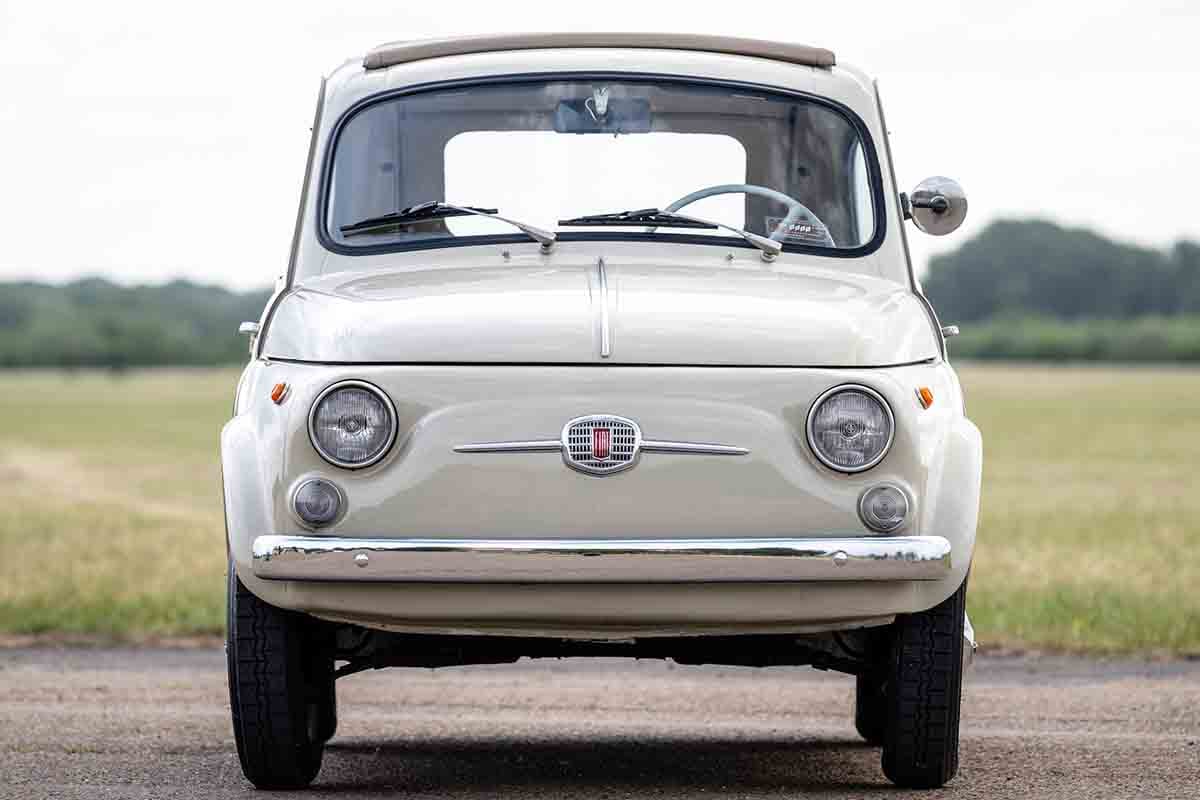 オークションに出品予定の1964年式「フィアット500D トラスフォルマービレ」Gerard Brown(c)2026 Courtesy of RM Sotheby's