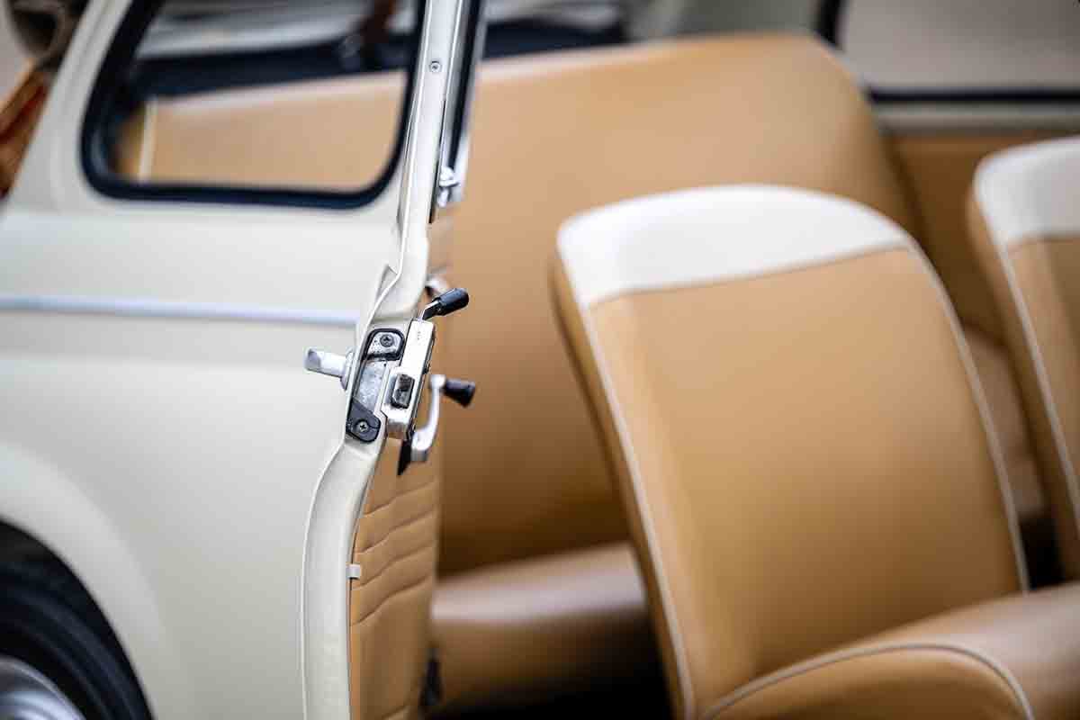 オークションに出品予定の1964年式「フィアット500D トラスフォルマービレ」Gerard Brown(c)2026 Courtesy of RM Sotheby's