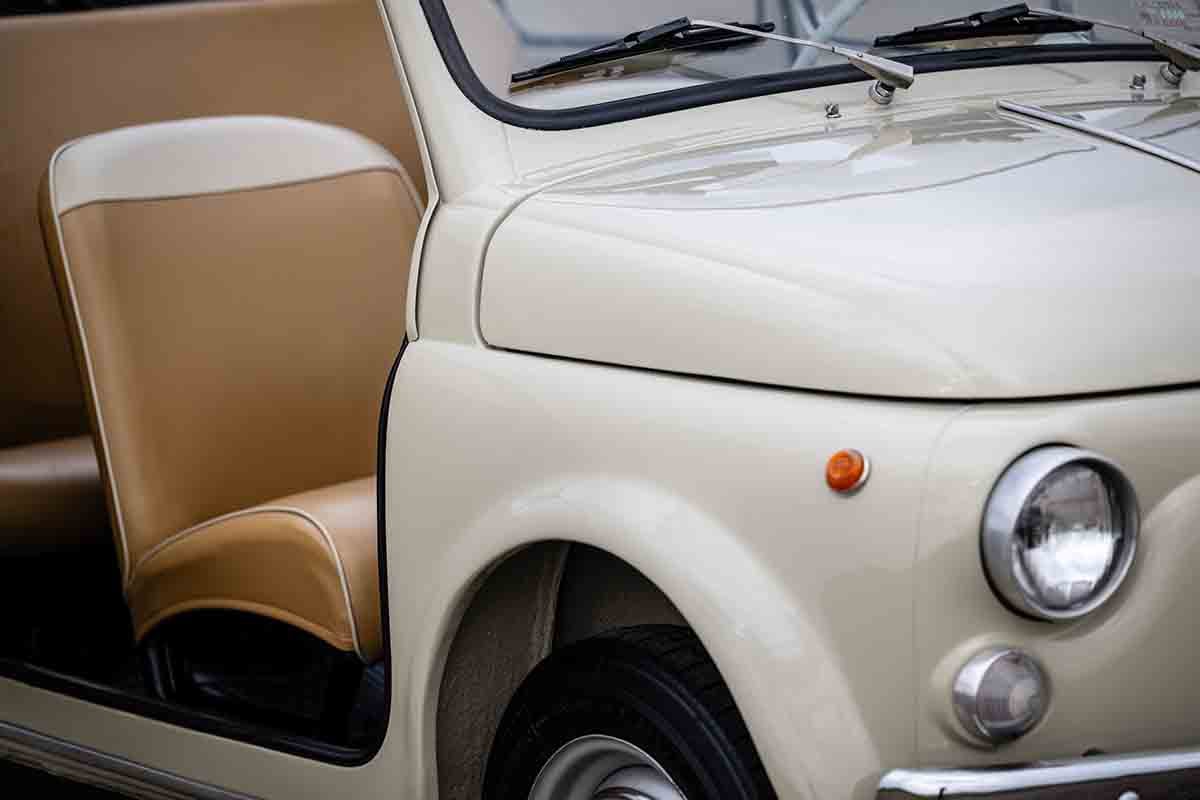 オークションに出品予定の1964年式「フィアット500D トラスフォルマービレ」Gerard Brown(c)2026 Courtesy of RM Sotheby's