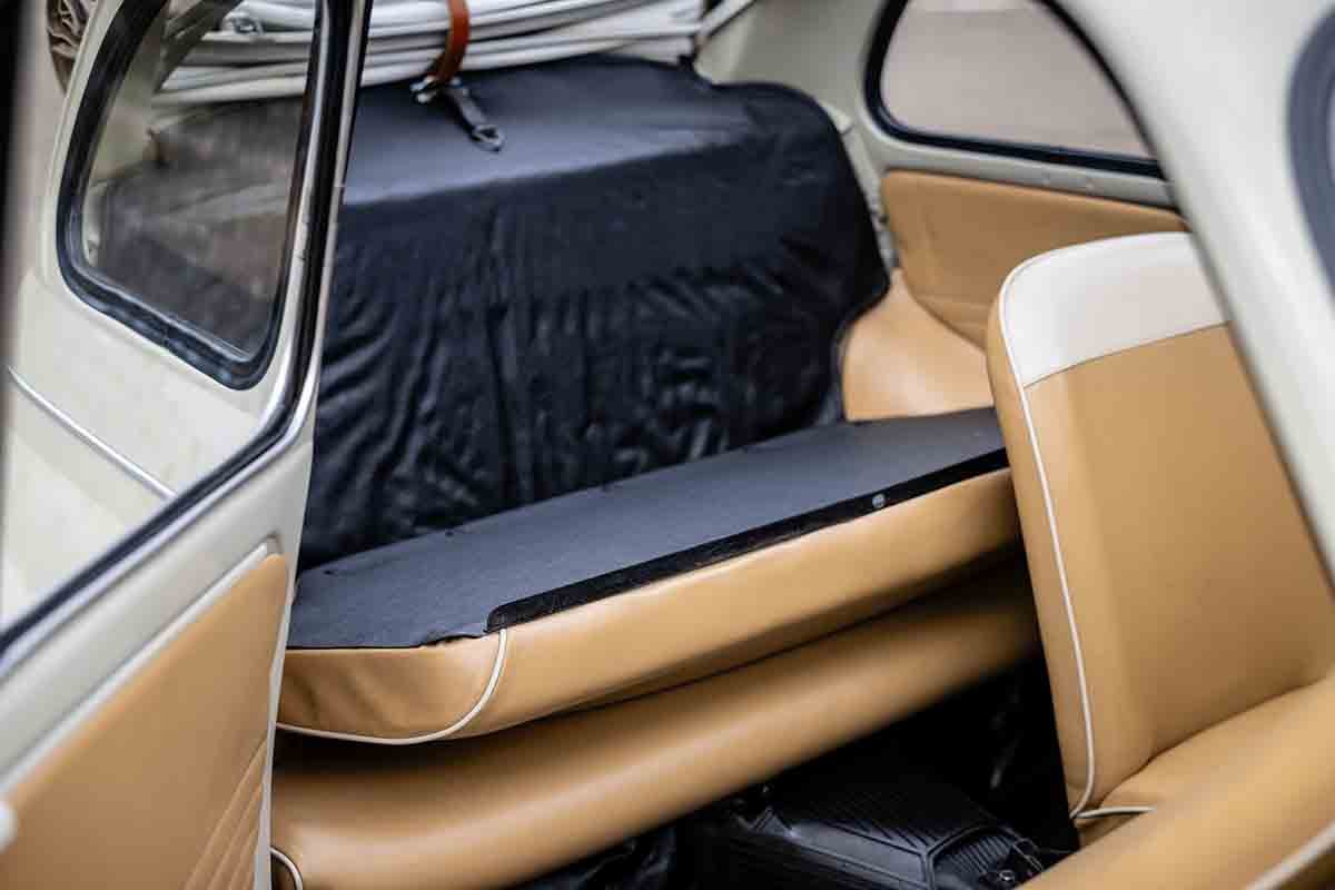 オークションに出品予定の1964年式「フィアット500D トラスフォルマービレ」Gerard Brown(c)2026 Courtesy of RM Sotheby's
