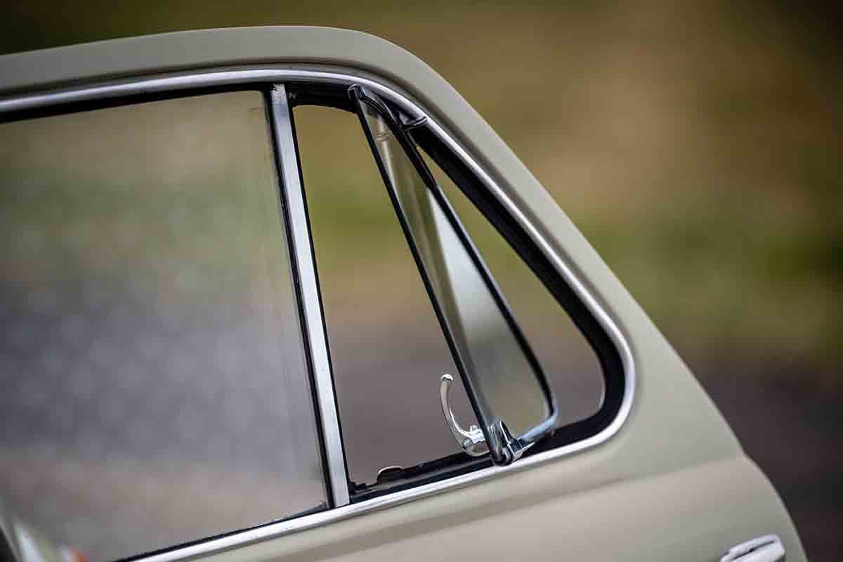 オークションに出品予定の1964年式「フィアット500D トラスフォルマービレ」Gerard Brown(c)2026 Courtesy of RM Sotheby's