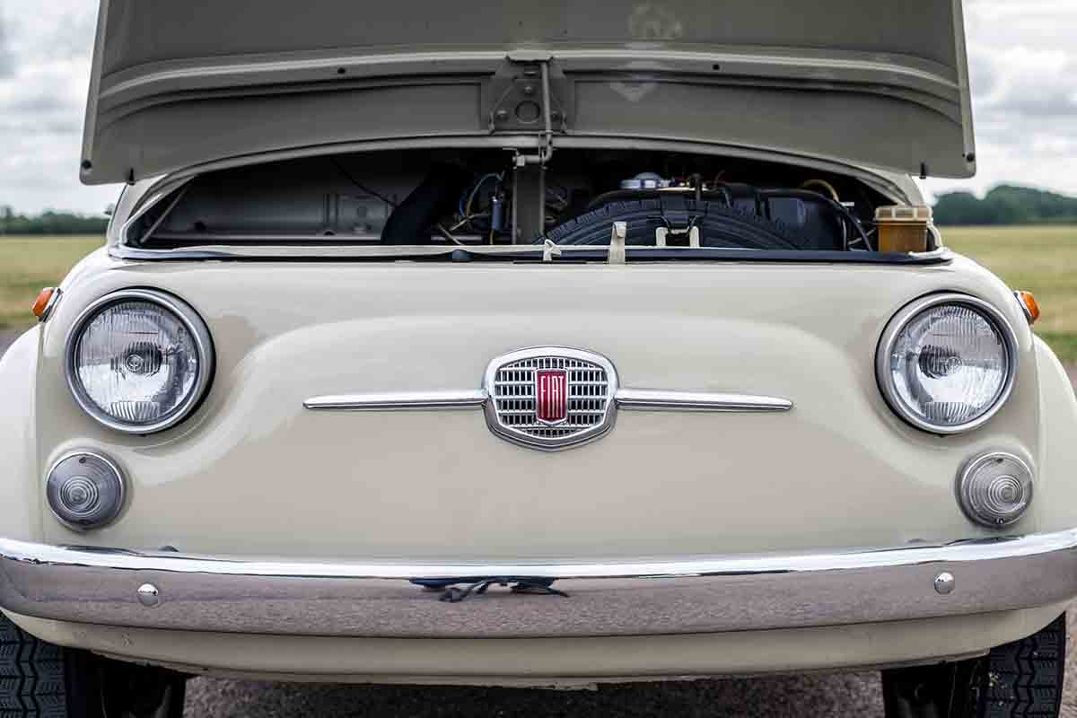 オークションに出品予定の1964年式「フィアット500D トラスフォルマービレ」Gerard Brown(c)2026 Courtesy of RM Sotheby's