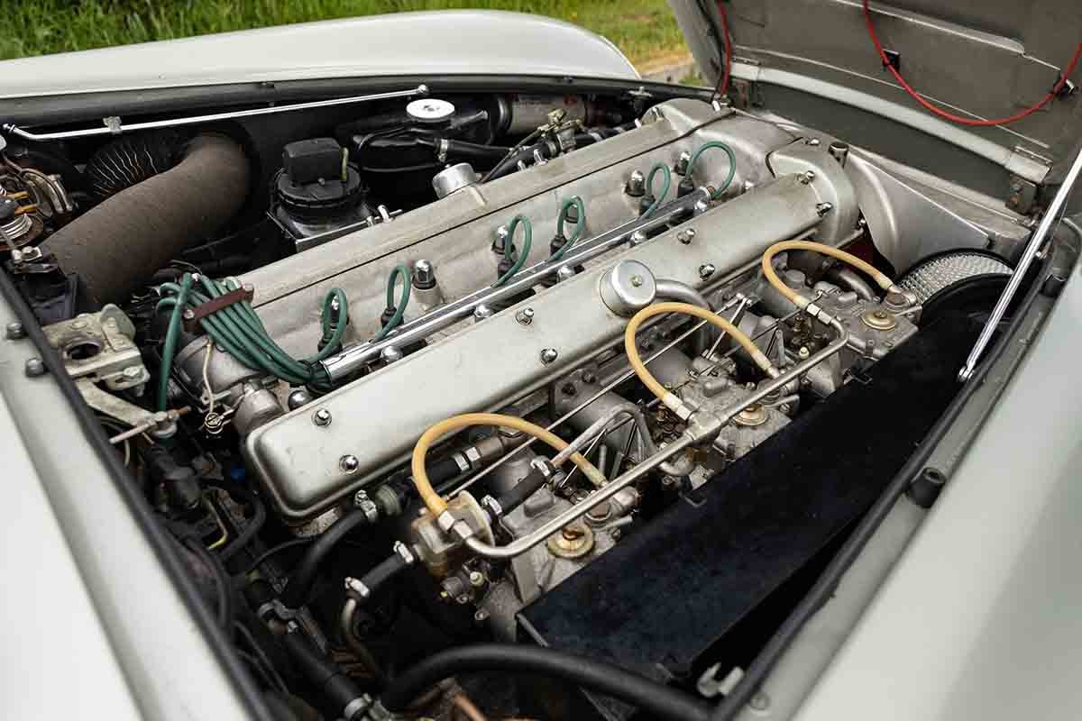 オークションに出品予定の1966年式アストンマーティン「DB5 シューティングブレーク by ラドフォード」Tom Gidden(c)2026 Courtesy of RM Sotheby's