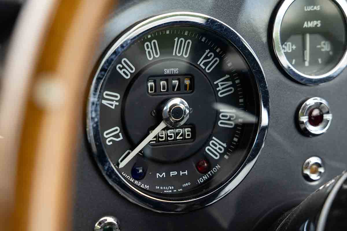 オークションに出品予定の1966年式アストンマーティン「DB5 シューティングブレーク by ラドフォード」Tom Gidden(c)2026 Courtesy of RM Sotheby's