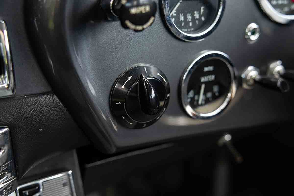 オークションに出品予定の1966年式アストンマーティン「DB5 シューティングブレーク by ラドフォード」Tom Gidden(c)2026 Courtesy of RM Sotheby's