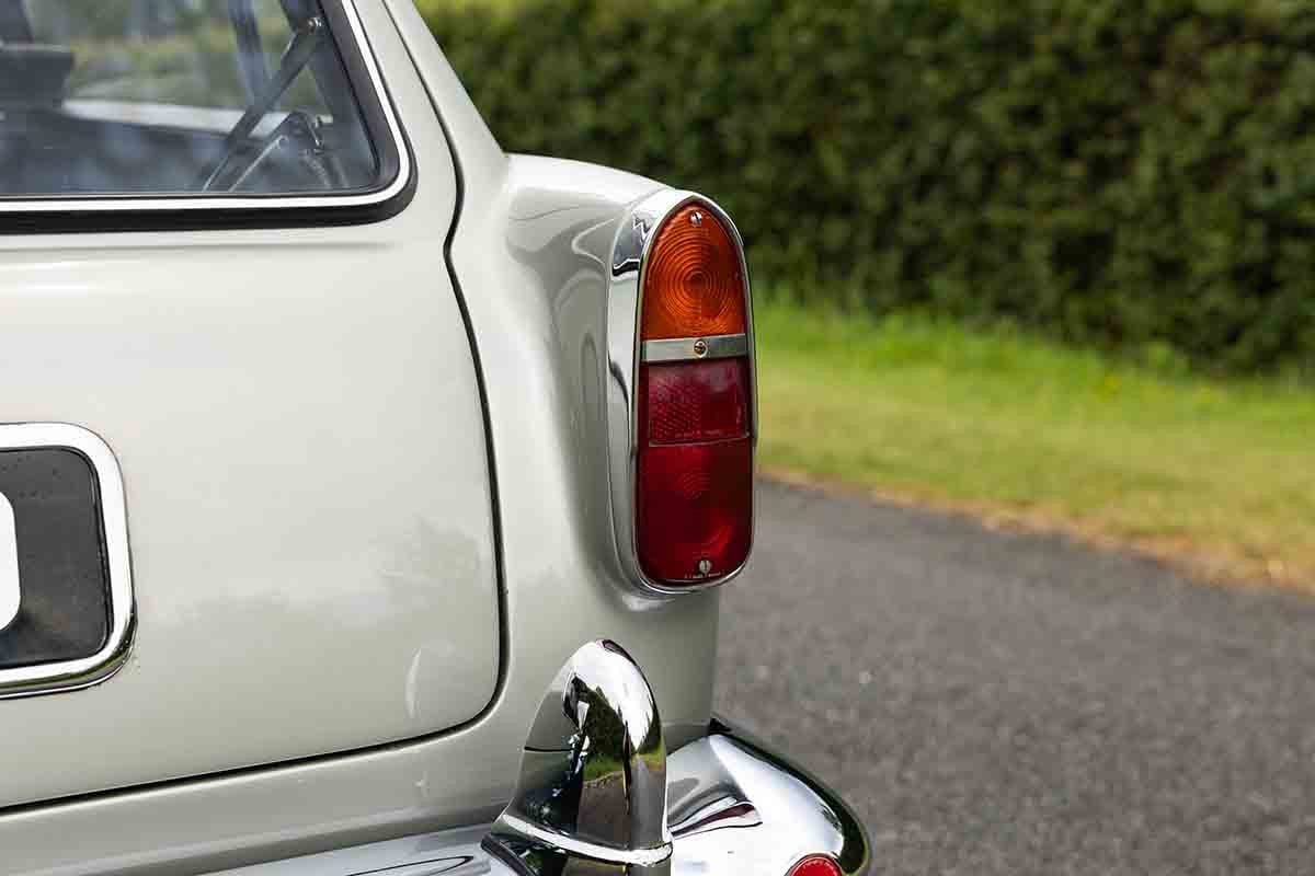 オークションに出品予定の1966年式アストンマーティン「DB5 シューティングブレーク by ラドフォード」Tom Gidden(c)2026 Courtesy of RM Sotheby's