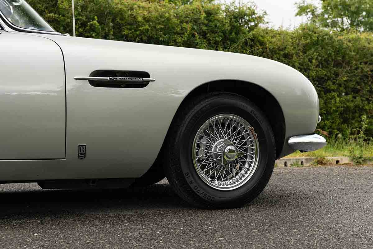 オークションに出品予定の1966年式アストンマーティン「DB5 シューティングブレーク by ラドフォード」Tom Gidden(c)2026 Courtesy of RM Sotheby's