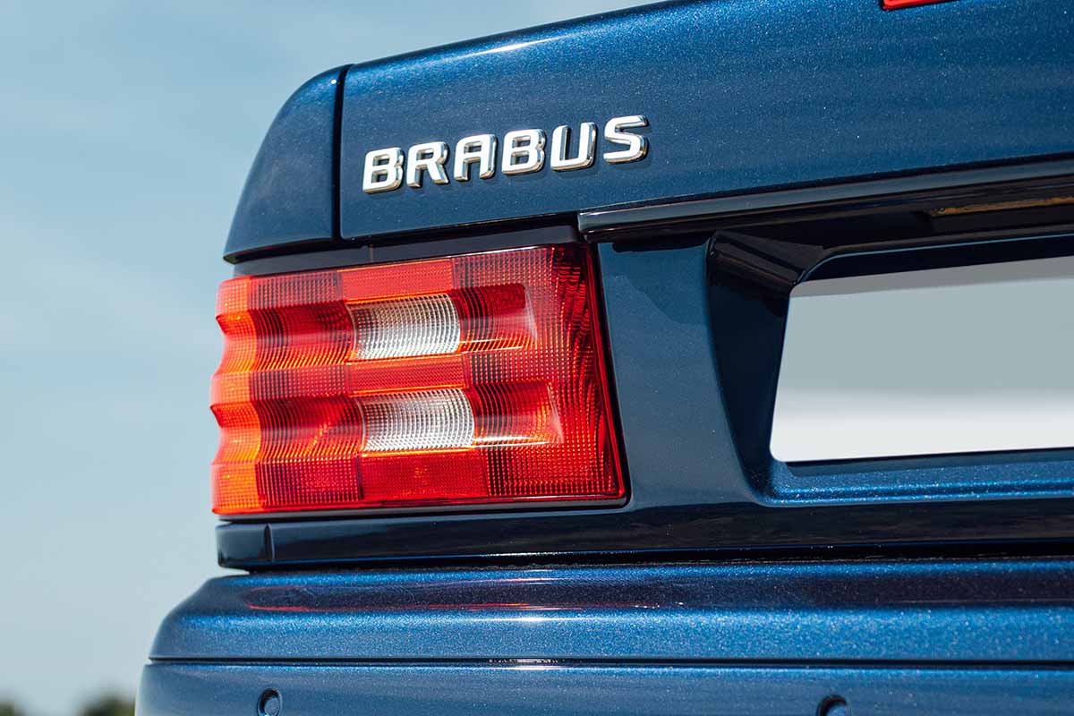 オークションに出品予定の1999年式「メルセデス・ベンツSL ブラバス 7.3S V12」Loic Kernen(c)2026 Courtesy of RM Sotheby's