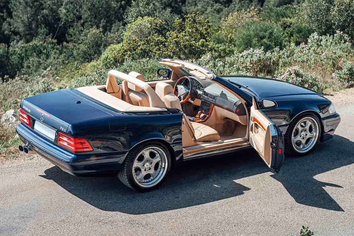 オークションに出品予定の1999年式「メルセデス・ベンツSL ブラバス 7.3S V12」Loic Kernen(c)2026 Courtesy of RM Sotheby's