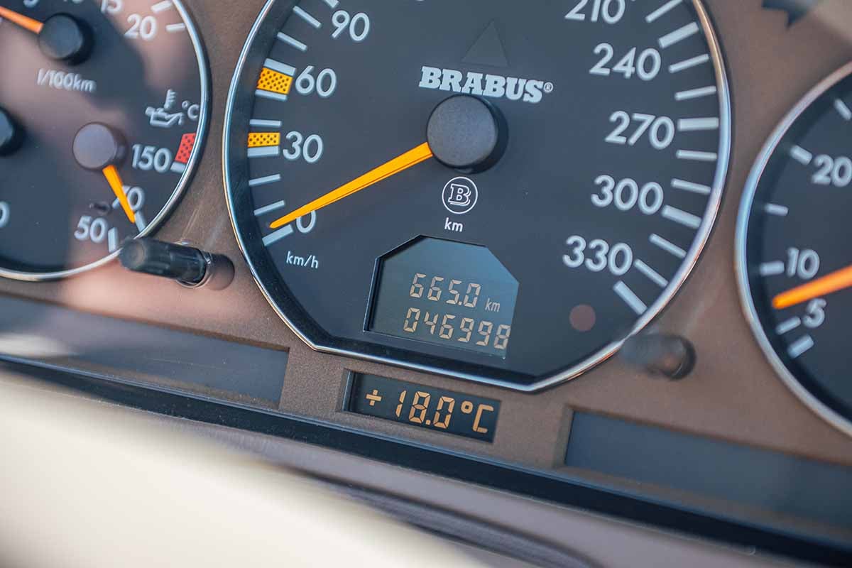 オークションに出品予定の1999年式「メルセデス・ベンツSL ブラバス 7.3S V12」Loic Kernen(c)2026 Courtesy of RM Sotheby's