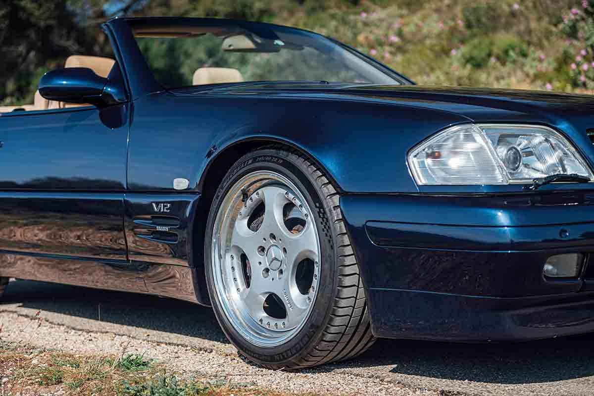 オークションに出品予定の1999年式「メルセデス・ベンツSL ブラバス 7.3S V12」Loic Kernen(c)2026 Courtesy of RM Sotheby's