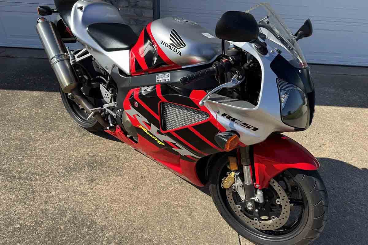 米国オークションに出品され落札された2000年式ホンダ「RVT1000R」
