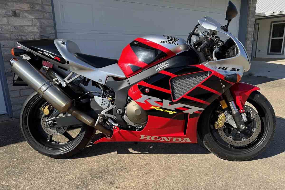 米国オークションに出品され落札された2000年式ホンダ「RVT1000R」