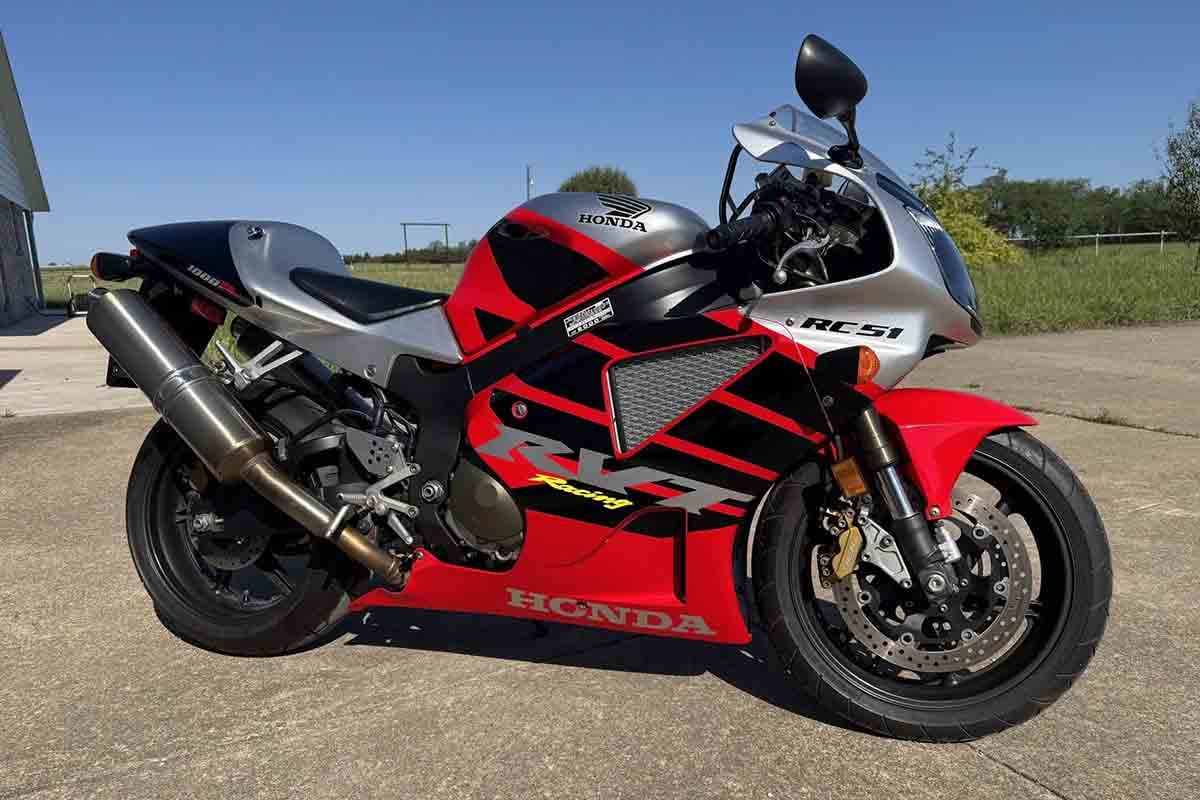 米国オークションに出品され落札された2000年式ホンダ「RVT1000R」