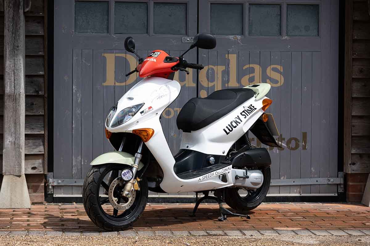 オークションに出品予定の2003年式「ホンダSZX50 BARホンダF1パドックスクーター」Simon Clay(c)2026 Courtesy of RM Sotheby's