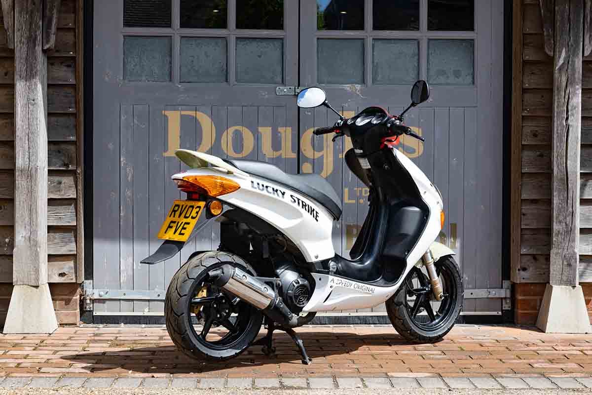 オークションに出品予定の2003年式「ホンダSZX50 BARホンダF1パドックスクーター」Simon Clay(c)2026 Courtesy of RM Sotheby's
