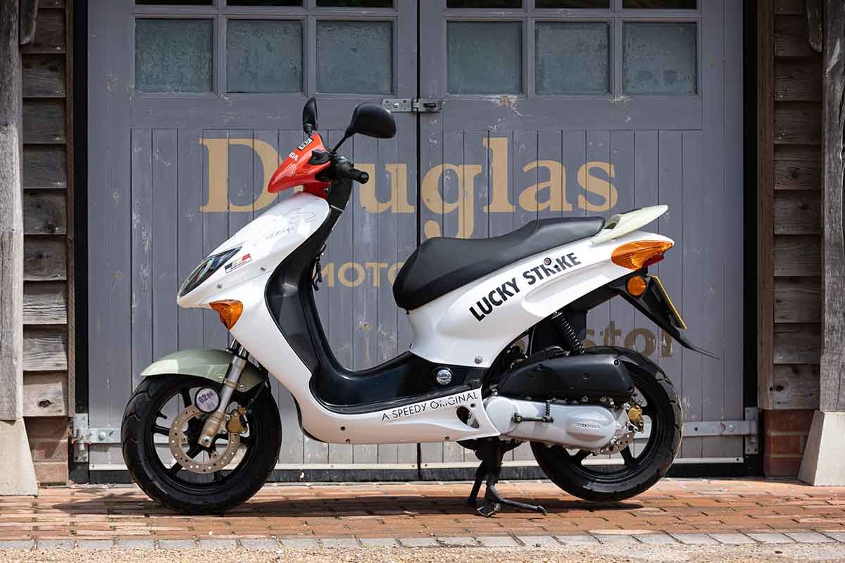 オークションに出品予定の2003年式「ホンダSZX50 BARホンダF1パドックスクーター」Simon Clay(c)2026 Courtesy of RM Sotheby's