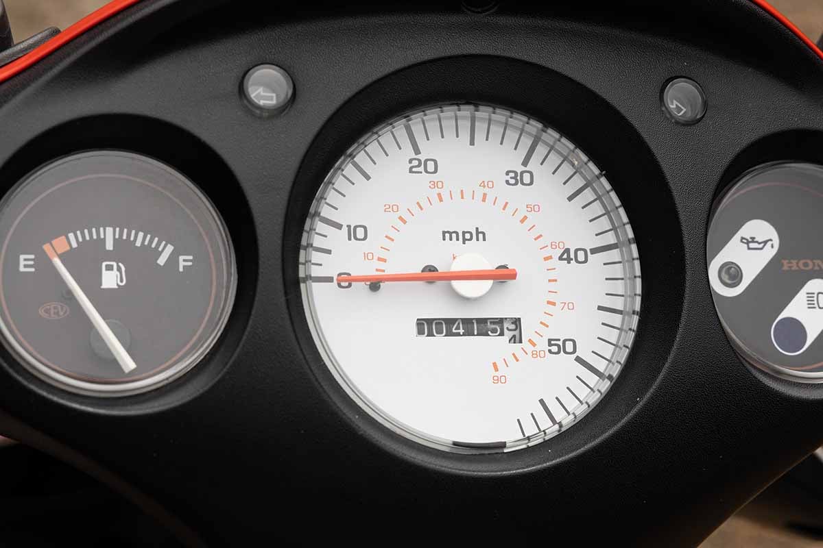 オークションに出品予定の2003年式「ホンダSZX50 BARホンダF1パドックスクーター」Simon Clay(c)2026 Courtesy of RM Sotheby's