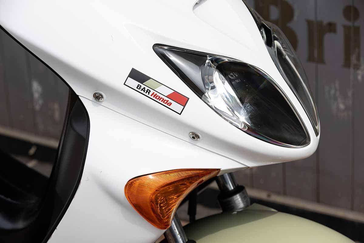 オークションに出品予定の2003年式「ホンダSZX50 BARホンダF1パドックスクーター」Simon Clay(c)2026 Courtesy of RM Sotheby's