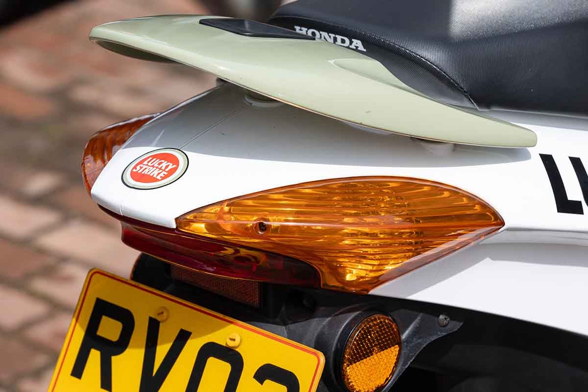 オークションに出品予定の2003年式「ホンダSZX50 BARホンダF1パドックスクーター」Simon Clay(c)2026 Courtesy of RM Sotheby's