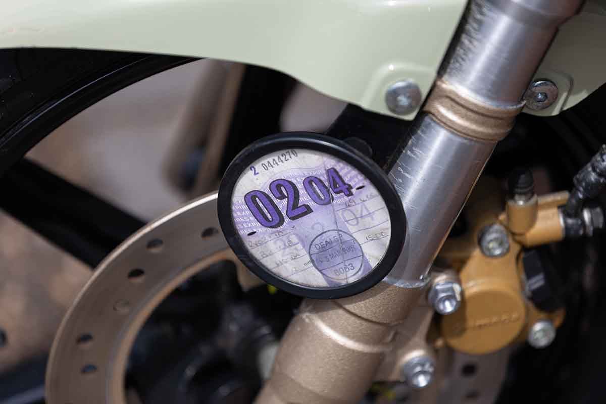 オークションに出品予定の2003年式「ホンダSZX50 BARホンダF1パドックスクーター」Simon Clay(c)2026 Courtesy of RM Sotheby's